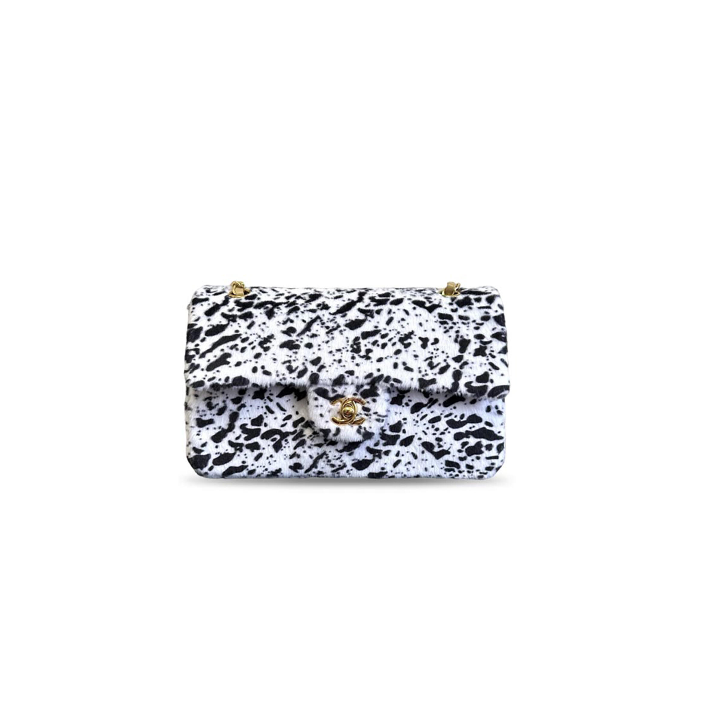 CHANEL WHITE AND BLACK SHEARLING CLASSIC FLAP BAG (25*15*6cm)